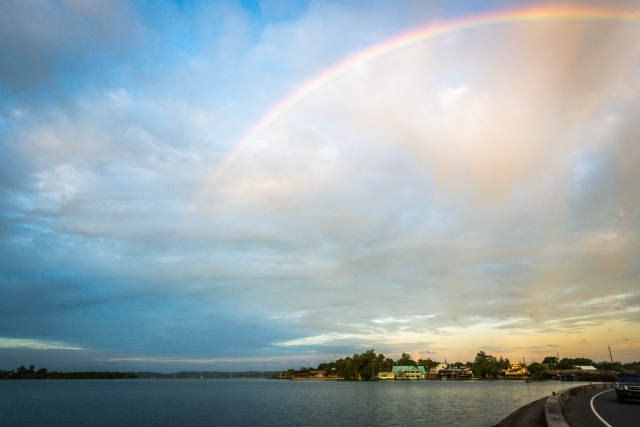 雨が降るからこそ虹も架かる