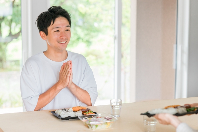 ふたり 食事 食卓のイメージ