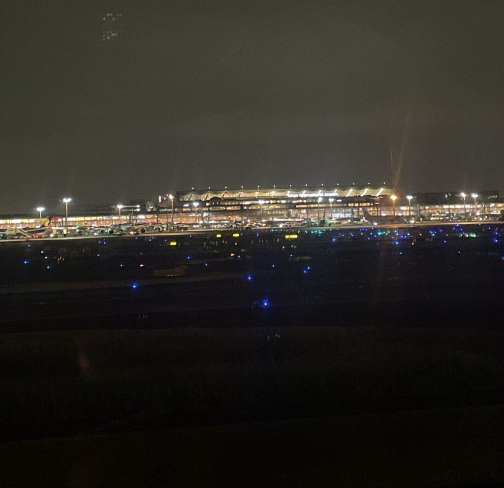 飛行機の離陸前 静かに待つイメージ